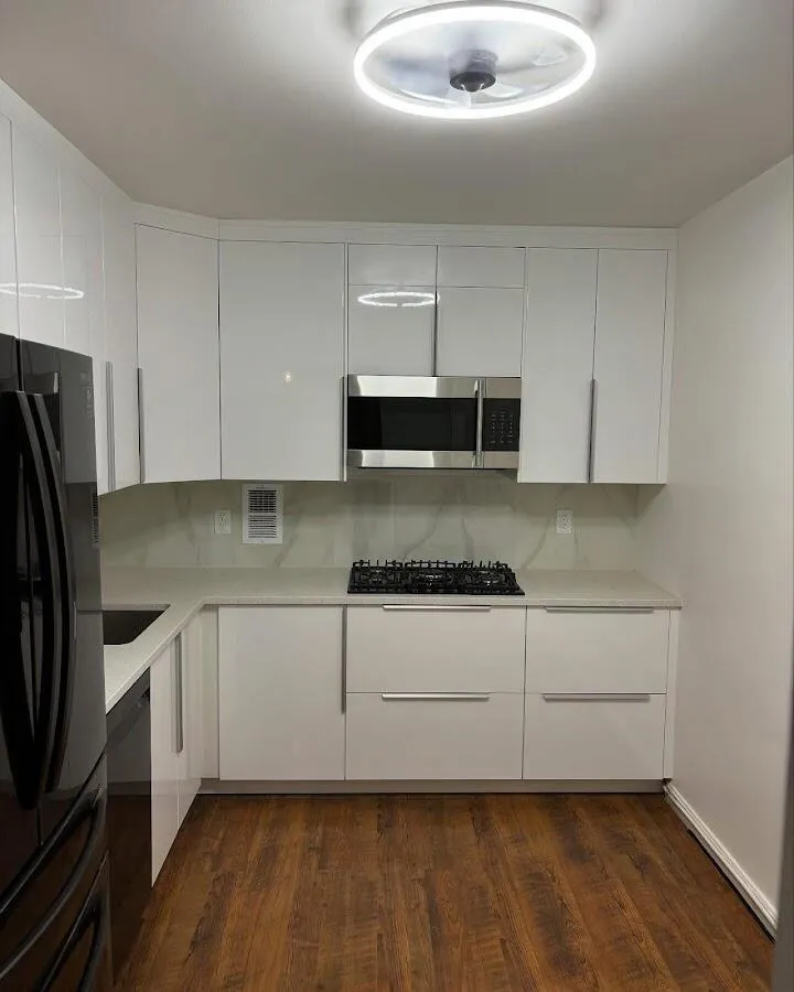 Renovated kitchen with quartz countertops in East Alton